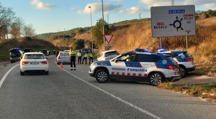Un control en un dels accessos de Besalú