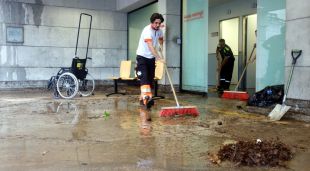 L'entrada a les urgències de l'Hospital Comarcal de la Selva, després de la inundació