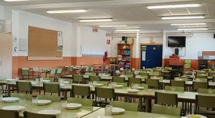 El nou fals sostre al menjador de l'escola Pere Rosselló
