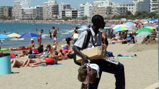 venedor, ambulant, roses, platja