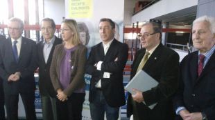 Joan Roca a l'acte de lliurament dels drets d'autor del seu llibre