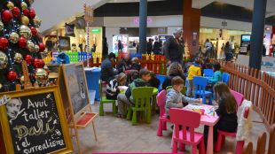 Infants a l'espai dedicat als més petits a l'Espai Gironés