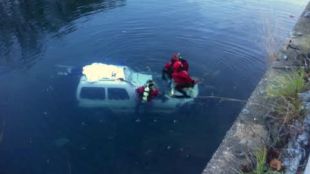 La furgoneta submergida al riu © ACN
