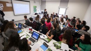 Un instant durant un dels tallers i concursos que s'ha realitzat a Figueres