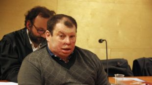 L'acusat, Miguel Sánchez, assegut a la banqueta dels acusats de l'Audiència de Girona © ACN