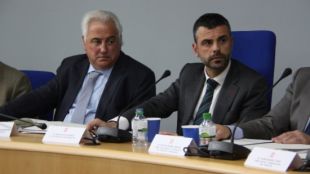 Santi Vila (dreta) amb Josep M. Corominas © ACN