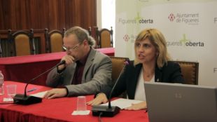 L'alcaldessa de Figueres, Marta Felip, amb el regidor de Cultura, Josep Maria Godoy, a la presentació de les Festes i Fires de la Santa Creu  © ACN