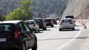 Trànsit intents aquest dijous a la tarda per entrar al túnel del Bruc direcció Lleida © ACN