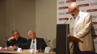 L'escriptor Josep Fonalleras pronuncia el seu discurs després de rebre el guardó © ACN