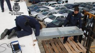 El tràiler interceptat a la Jonquera amb les planxes de cocaïna amagada a la carrosseria del vehicle © ACN