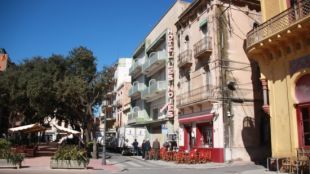 L'antic hotel Les Noies, situat a la rambla del Portalet © ACN