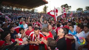 El partit ha acabat amb una invasió de camp © LFP