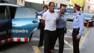 El jardiner arribant als Jutjats de Sant Feliu de Guíxols per passar a disposició judicial (arxiu) © ACN