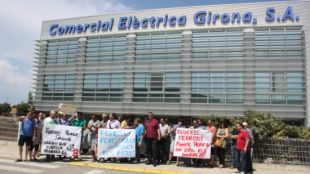 Una trentena de treballadors s'han manifestat aquest matí © ACN