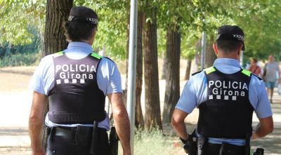 Roben 500 euros en objectes dins un cotxe a Girona i el propietari els enxampa dies més tard