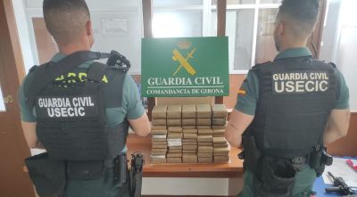 Detingut un home a Garrigàs amb 46,5 quilos d’haixix amagats al maleter del vehicle