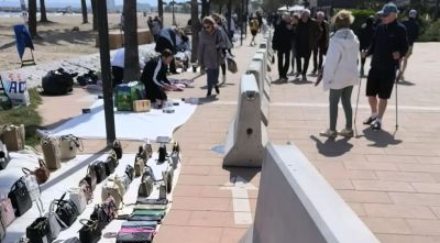 Roses sanciona amb 300 euros una desena de clients del top manta