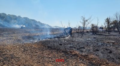 Vuit dotacions de Bombers treballen en un incendi agrícola a Maçanet de la Selva