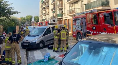 Els veïns afectats per l’incendi a Sarrià de Ter encara no poden tornar a casa