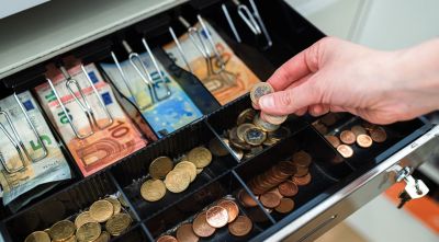 Els preus s'apugen tres dècimes al novembre a Girona per l'alça de la roba i el calçat