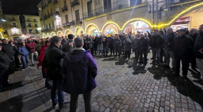 Un centenar de persones es concentren a Girona contra l'atac dels EUA a Veneçuela
