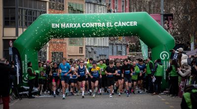 Prop de 2.000 participants omplen Girona en la 12a cursa solidària contra el càncer de Tradeinn