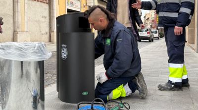 Figueres instal·la les noves papereres anti vandalisme i tramuntana