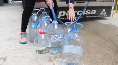 Anglès recupera el subministrament d'aigua però encara no és potable