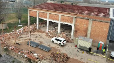 Salt inicia l’enderroc de les naus Guixeres per fer un nou aparcament