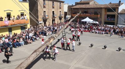 Cornellà del Terri commemora els 50 anys de la plantada de l'arbre de Maig