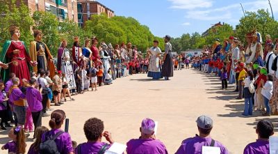 Més de 800 persones participen en la cercavila de Vila Gegantera a Salt