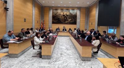 La Diputació aprova una moció en suport a les reivindicacions dels docents sense el vot del PSC