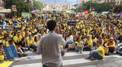 Unes 4.500 persones es manifesten a Girona per exigir més recursos a les aules i reduir la burocràcia