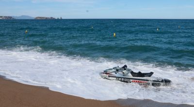 Localitzen bolcada a Pals la moto d’aigua del noi desaparegut a Roses