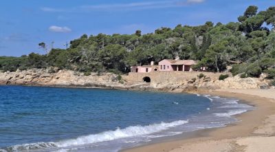 Reobren al bany la platja de Castell de Palamós després de reparar l’emissari submarí