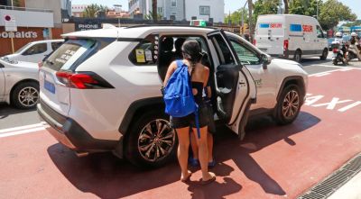 Els taxistes de Lloret esperaran que les dones entrin a casa abans de marxar
