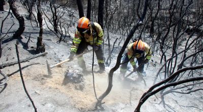 Els nous incendis a Catalunya ajornen el control del foc de la Bisbal que revifa