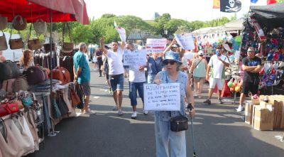 Els marxants de Platja d’Aro inicien una mobilització indefinida per la reducció de parades