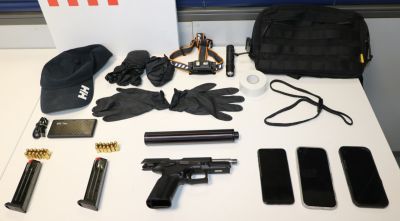 Detenen dos homes amb un cotxe robat, una pistola i 24 bales a Castelló d’Empúries