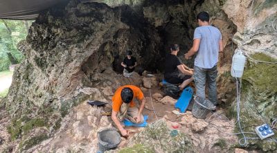 Eines, collarets i ossos revelen la vida a Serinyà de fa més de 20.000 anys