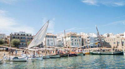 L'Escala reuneix divuit embarcacions a la Trobada de Vela Llatina