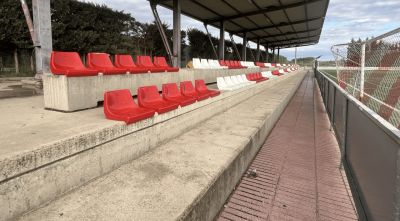 Llum verda a la nova graderia i millores d'accessibilitat al camp de futbol de la Bisbal