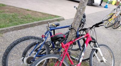 La Policia Local de Palafrugell retira bicicletes i objectes abandonats