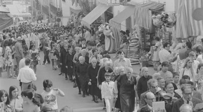 Girona recupera la memòria del boom turístic de la Costa Brava amb una exposició de 128 fotografies
