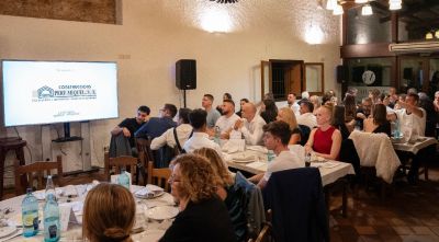 La Nit dels Gerros Trencats recapta gairebé 15.000 euros per a beques terapèutiques