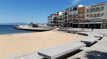 Prohibeixen el bany a la platja de les Barques de l’Escala per un abocament d’aigües residuals
