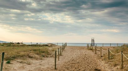 Mor ofegat un banyista francès de 76 anys a una platja de Castelló d’Empúries