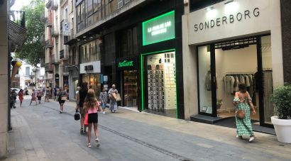 Una desena de comerços de Figueres s'uneixen al projecte per formar el personal per atendre en català
