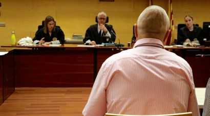 Un acusat admet que va calar foc a una casa veïna a Santa Coloma de Farners ''fart'' de la brutícia