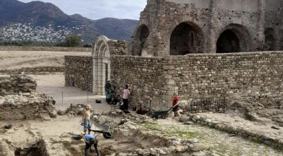 Confirmen l'existència d'un gran complex funerari dels segles IV-IV dC a la Ciutadella de Roses
